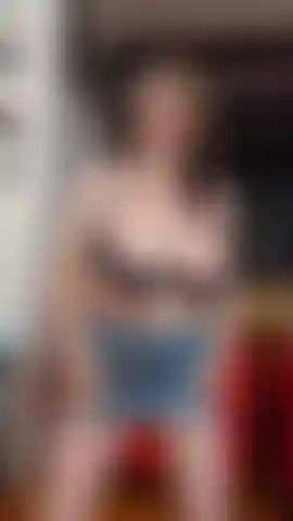 Les seins jouent au 36ddd réel, me masturbent et joi.