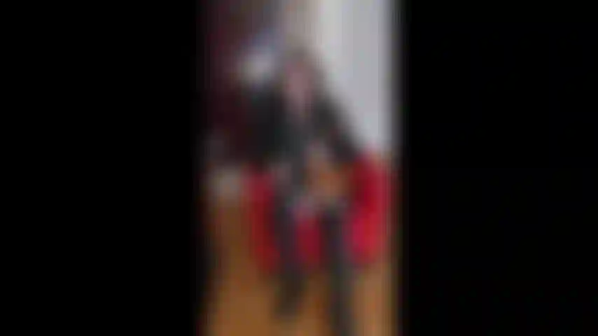 Je ne peux pas croire que je t'ai largue parce que tu tais un pleurnicharde, pis maintenant tu me supplies de te reprendre. Ecoute , je pourrais l'envisager, mais une seule condition que si j'arrive t'humilier d'abord ! Je sais que tu baves chaque.