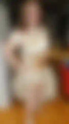 Role play de belle mere en robe de soie.