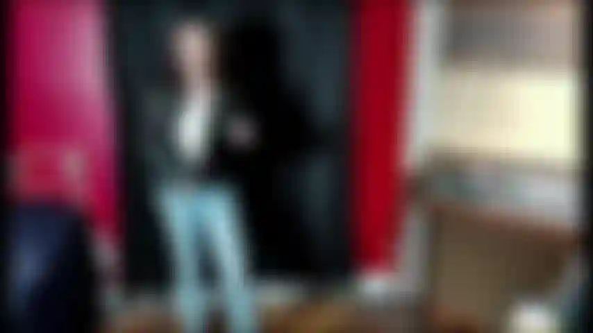 Espce de petit pervers ! Alors comme a, tu veux couter ce que je raconte mon journal intime de soumise ? Tu as bien raison, surtout que la sance daujourdhui est particulirement intense ! Plusieurs dcouvertes pour moi, des nouvelles sensations.