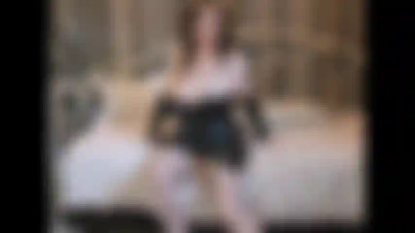 Joue les dominantes et je me doigte en disant que jamais tu pourras baiser une belle fille comme toi. Te shamer parce que je suis trop hot pour toi en je me masturbant pour me nargue.