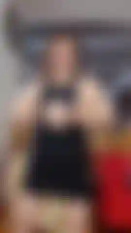 Je baise mes seins avec mon gode et mes seins qui rebondissent.