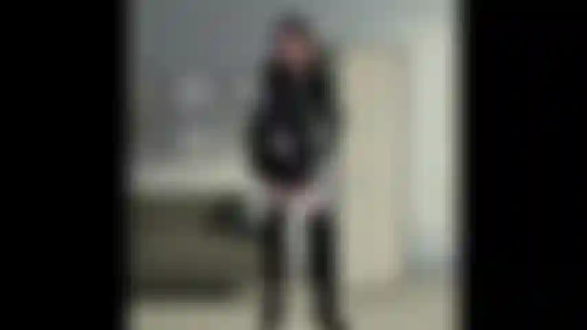 Police (signaler un dni de mauvais flic) sais-tu pourquoi je suis ici ce soir ? Tes voisins ont rapport que vous vous masturbiez dans votre couloir d appartement, sans aucune pudeur. Savez-vous ce que vous risquez en vous exposant tout le monde, mm.