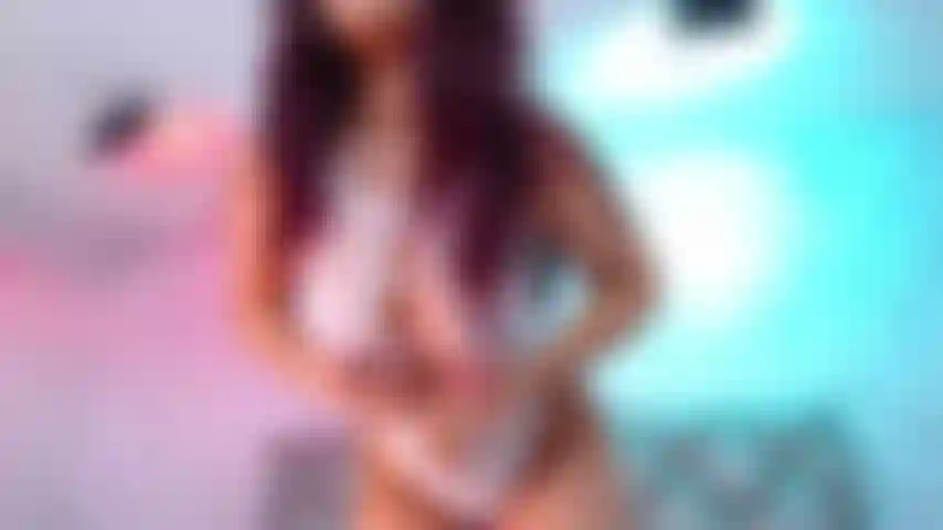 Je veux que tu viennes enlever tous mes vêtements et que tu touches chaque partie de mon corps.