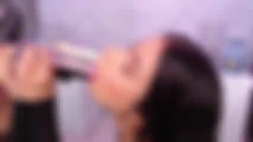 J'imagine que je te suce la bite et que tu jouis dans ma bouche.