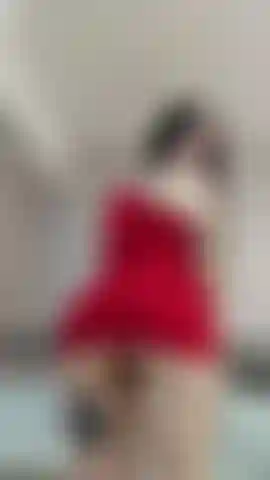 Jouons au bureau, ma chatte est prête.