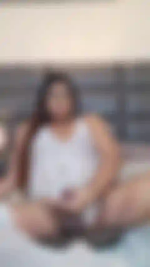 Je répands tout mon sperme chaud sur mes bas nylons blancs mmm.