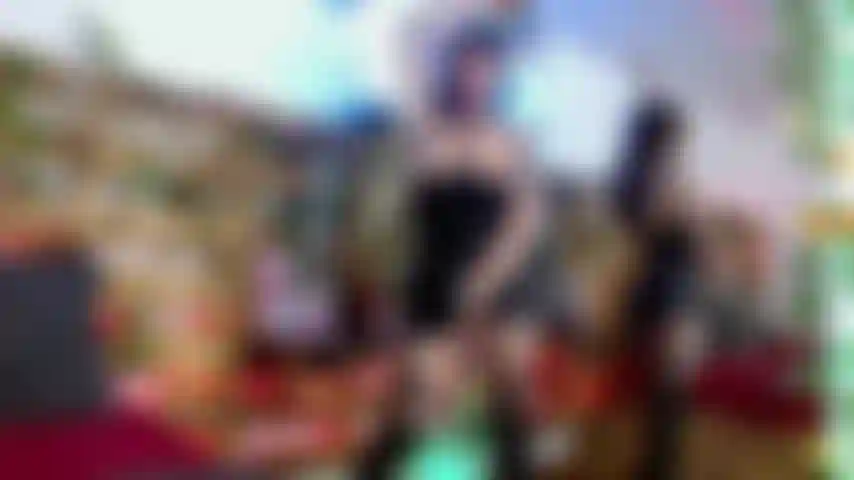 Provoking with elegance is my best game, that's why I love masturbating while wearing my latex boots they ignite desire in me, and in you?