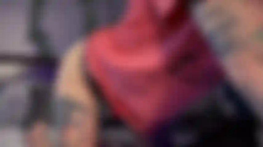 Laisse-moi jouir sur ton visage pendant que mon mari est parti.