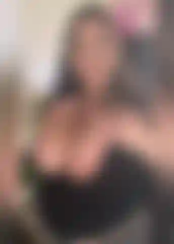 Bâclée et bâillonnée, baise avec ma machine à baiser !