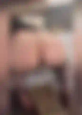 En levrette avec ma machine à baiser ! Alors regarde-moi m'allonger et me faire pilonner en missionnaire jusqu'à ce que je jouisse.