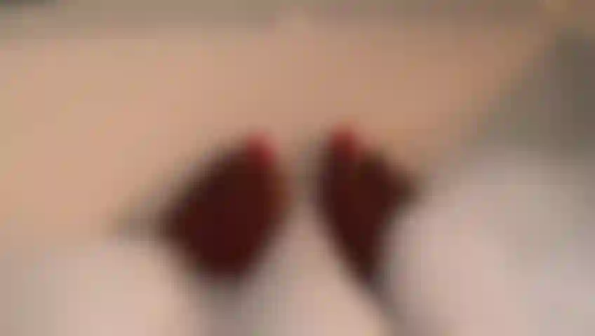 Des bulles, des couinements et des taquineries à pieds nus.