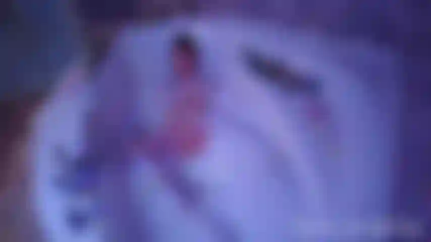 Je m'amuse avec un bain moussant.