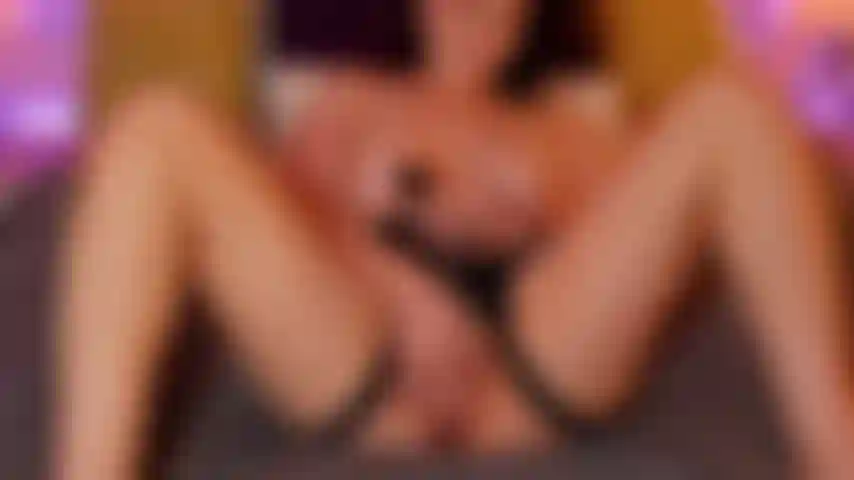 Je me doigte la chatte et j'ai envie de ton show enregistré de bite.