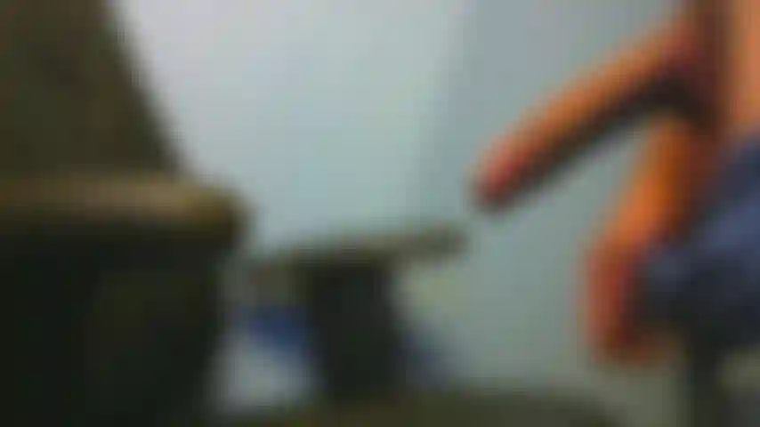 Regarde ma longue bite épaisse devenir dure pour toi bb.