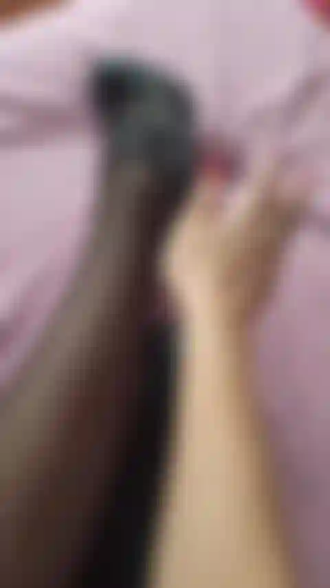 Les pieds taquinent.