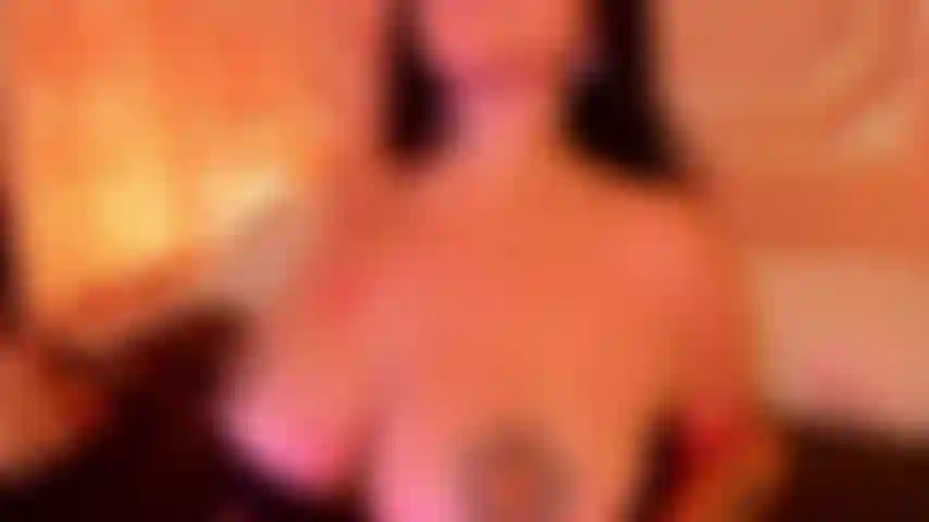 De gros seins rebondissants.