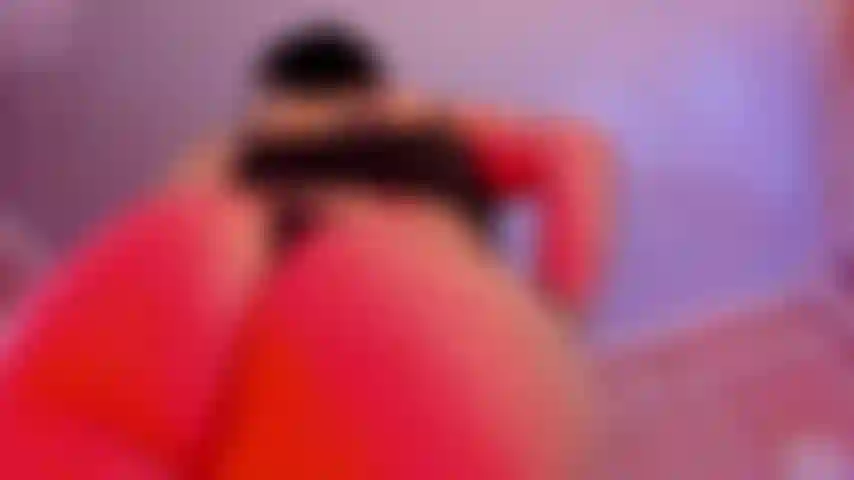 Une fille latine avec un super cul.