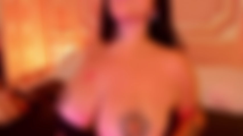De gros seins rebondissants.