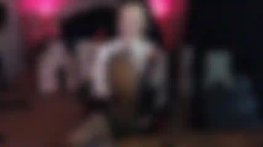 Teaser rapide de femdom chez dr martens.