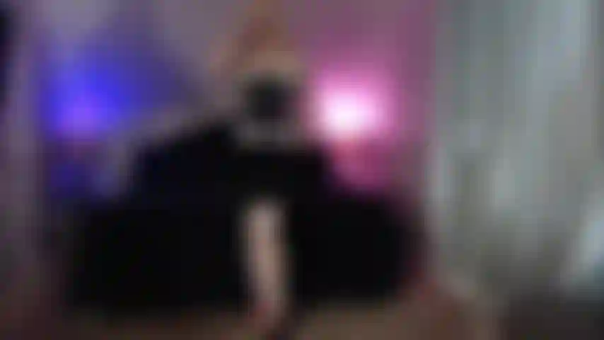 Un jeu de rôle en direct, une masturbation avec une baguette, des godes et des gros plans.