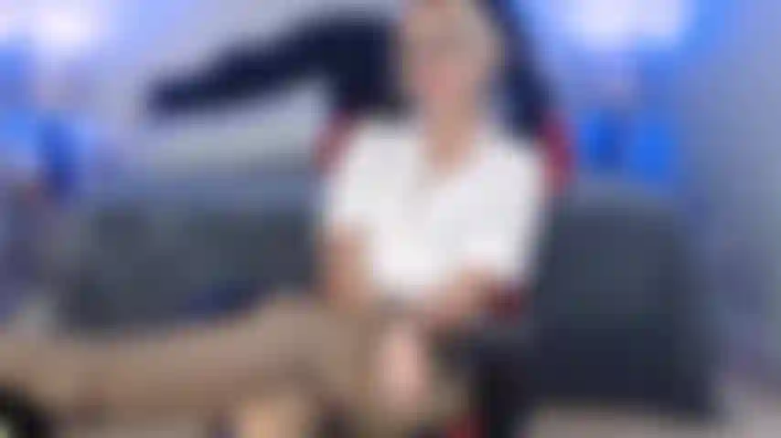 Secrétaire salope ! Alexa adore te taquiner et te dire à quel point elle a été une salope au bureau, se masturbe devant toi et te laisse te branler sur ses manières de salope.