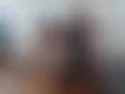 Alexa est une veuve excitée et elle séduit un participant à des funérailles. Des bas et des talons hauts (jeu de rôle solo).