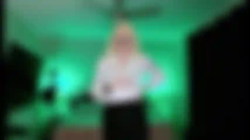 Secrétaire striptease, bj, équitation, reverseride, compte à rebours.