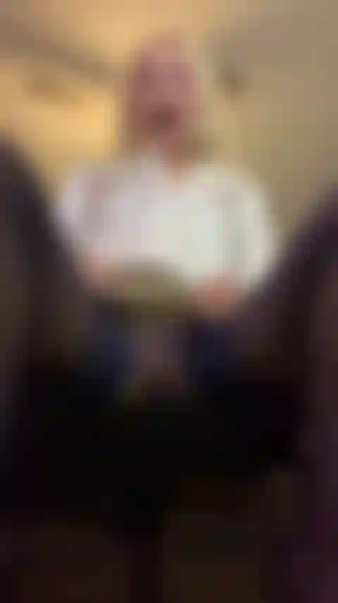 Secrétaire upskirt, vous êtes pris en train d'espionner.