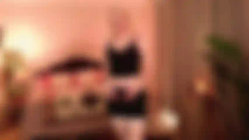 J'adore l'estomac et je jouis sur le nombril.