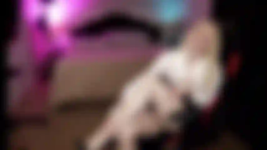 Jouis dans un bas transparent, pov bj et branlette.