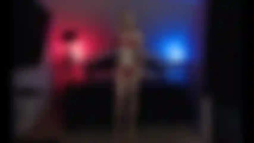 Défilé de maillots de bain puis éjacule.