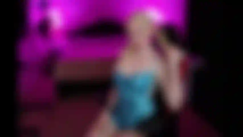 Joi cum compte à rebours avec des nattes.