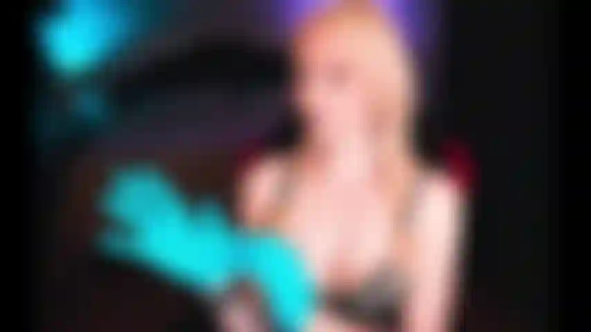 L'infirmière strapon vous baise et les médecins se joignent à vous !