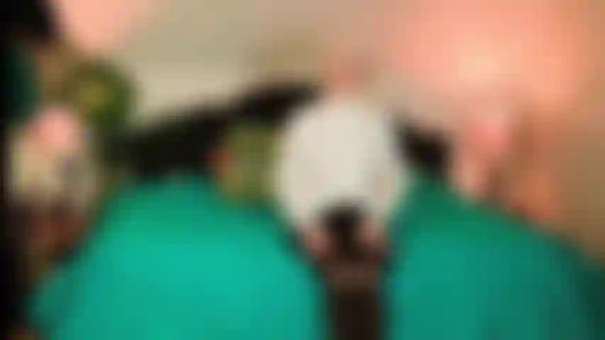 Fétichiste du chemisier en soie et jouissante.