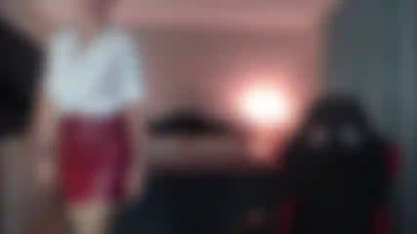 Un jeu de rôle de secrétaire coquine avec des lunettes.