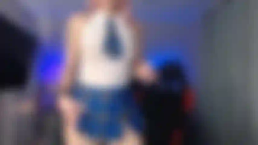 Une écolière avec équitation.