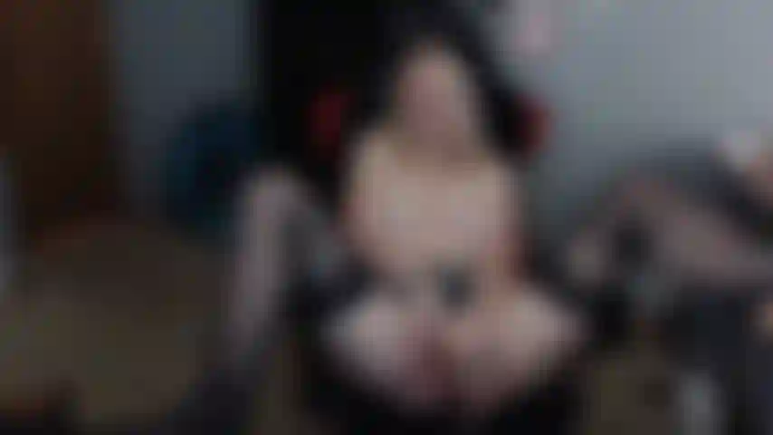 Alexa joue avec son gode, le chevauche et jouit fort avec marty, compte à rebours inclus.