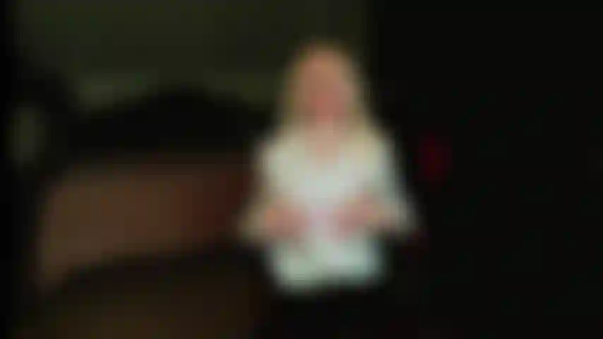 Fétichiste du chemisier en soie - non nue.