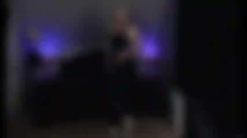 Un strip-tease sexy.