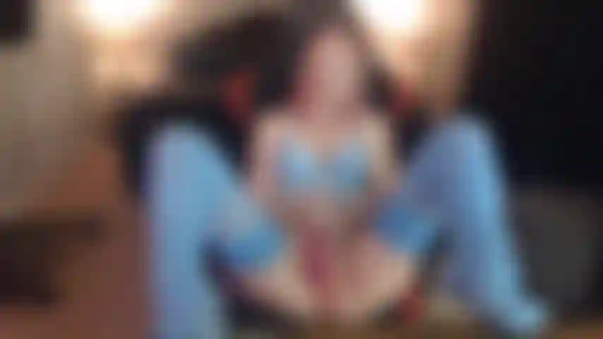 Bas bleus et éjacule.