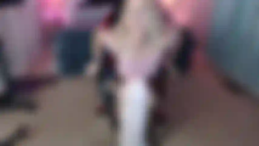 Footjob aux pieds recouverts de bas!