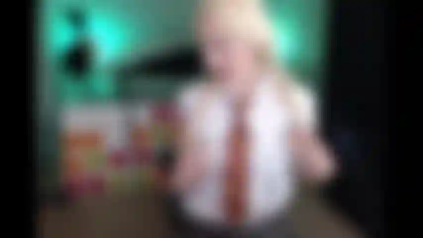 Un jeu de rôle d'écolière - tous les trous sont baisés !