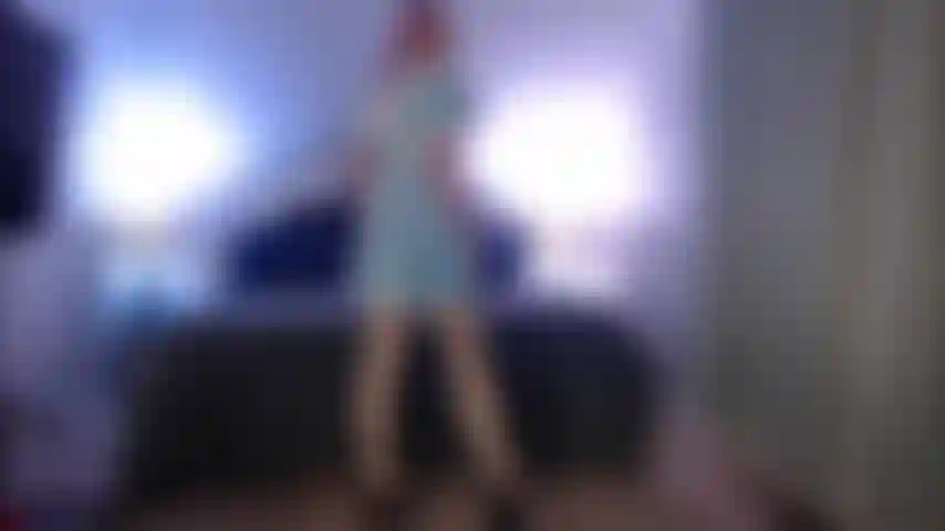 Alice au pays des merveilles - anal avec un jouet en verre.