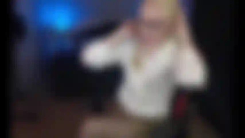 Fembot séduit par collègue fembot.