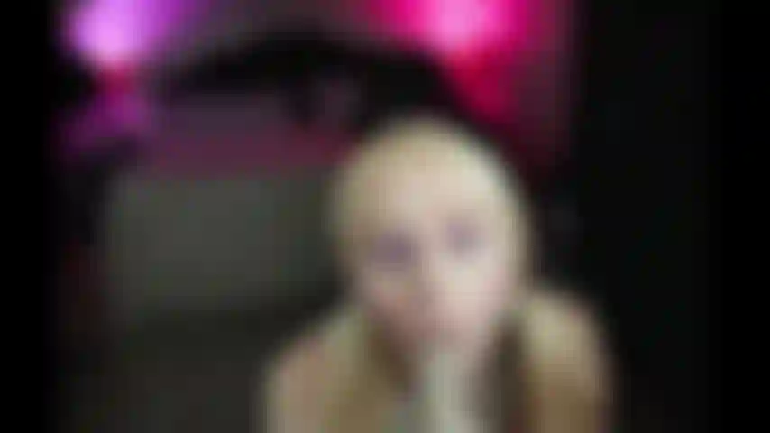 Pov bâclée bj crache sur le visage fétichiste.