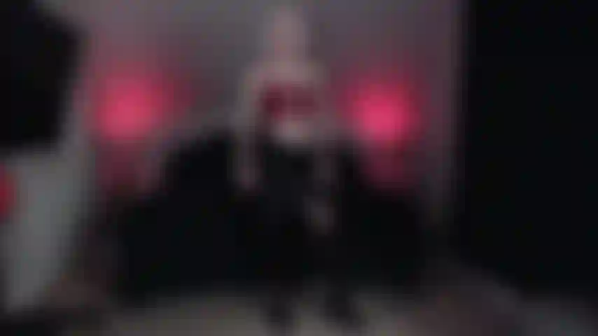 Maîtresse laisse subby la servir et aime la bbc.