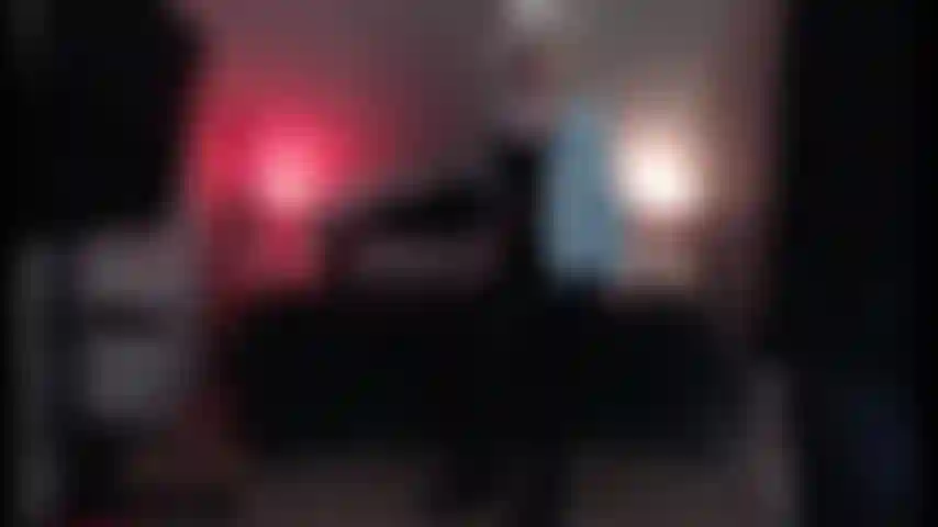 Cowgirl jouit dans des leggings.