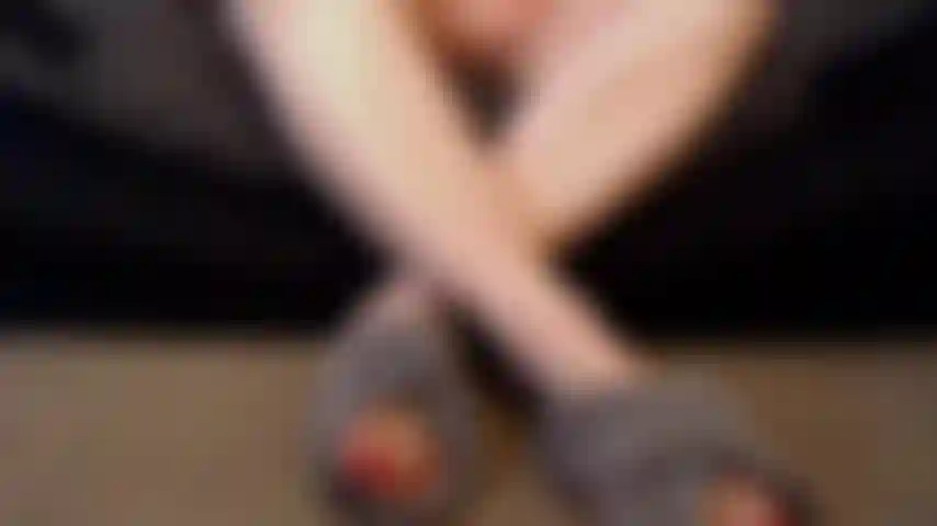 Baiseuse de pantoufles en sueur.