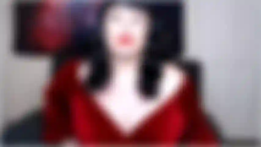 Miss déviante a décidé de vous offrir des boules bleues ce noël alors qu'elle vous taquine avec ses énormes seins de 40 dd et des instructions cruelles de branlette ! Préparez-vous à un noël très inconfortable !